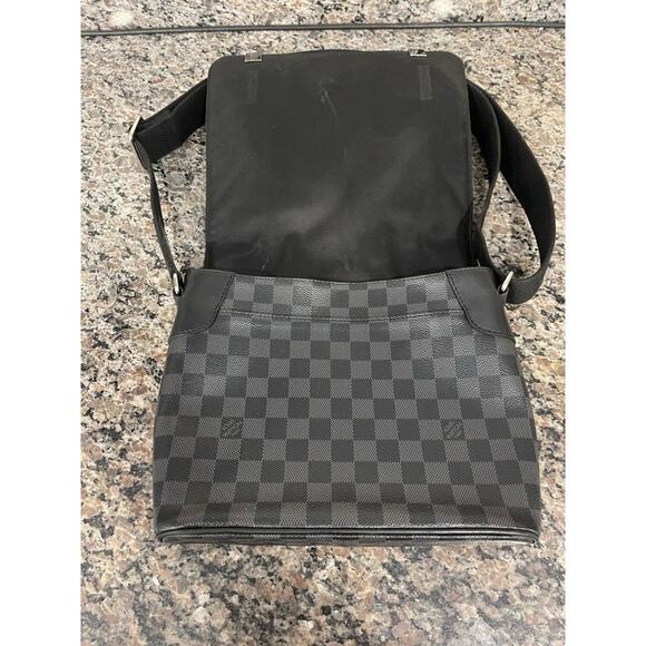 Louis Vuitton District PM Damier Graphite  347732 - Picture 3 of 14